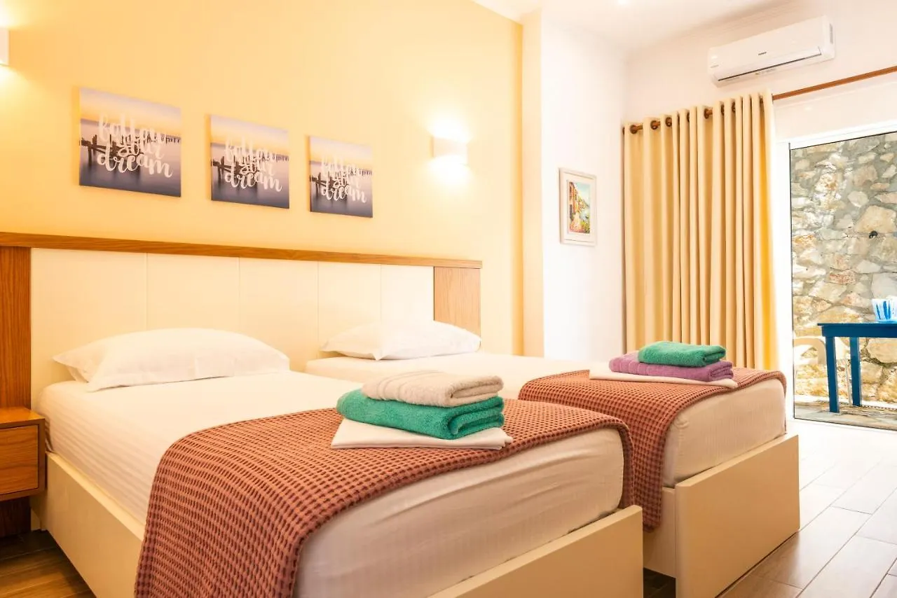 Sofia'S Cozy Rooms Himare Hotel
