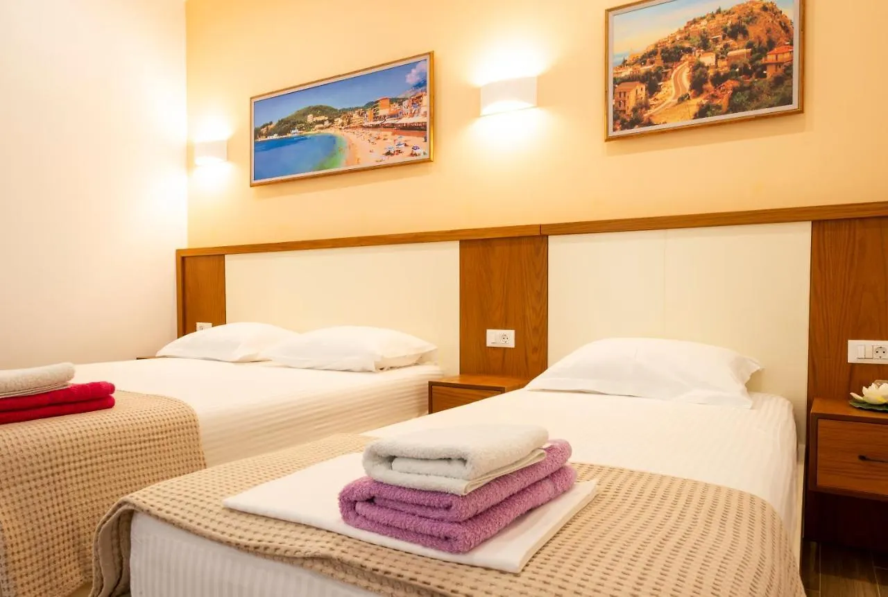 Sofia'S Cozy Rooms Himare 3*,  Albania