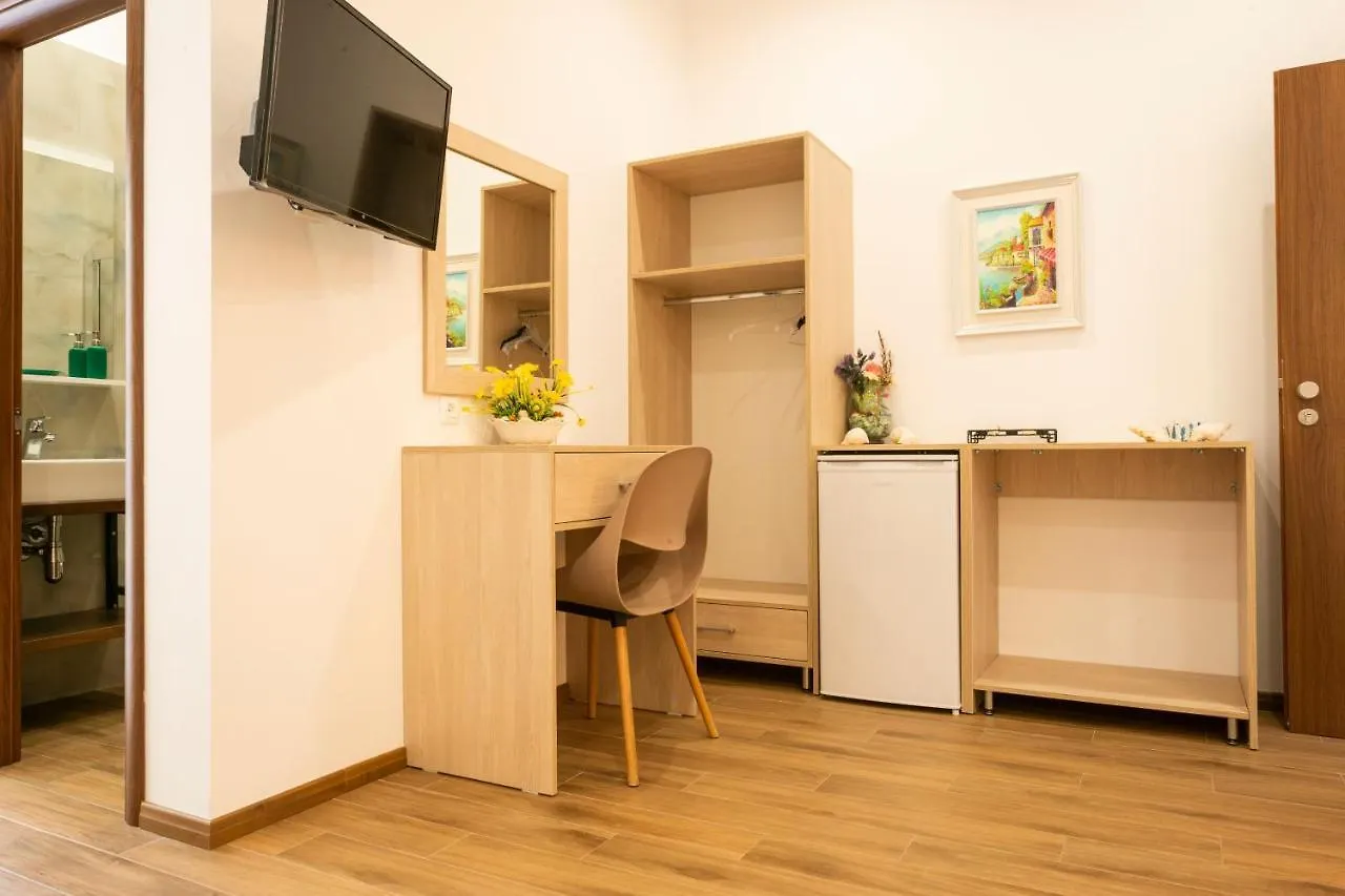 Sofia'S Cozy Rooms Himare